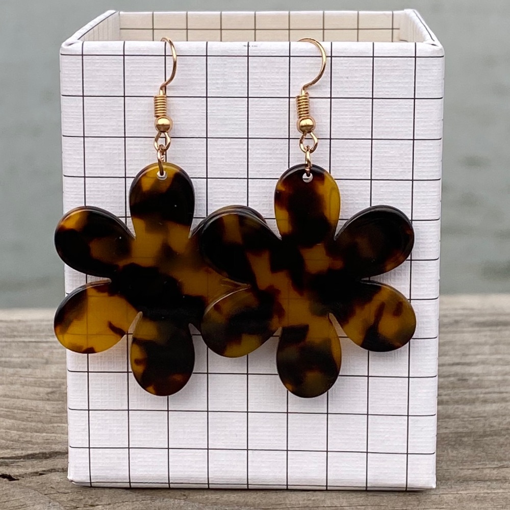 Tortoise  Earrings Light Weight flower dangle